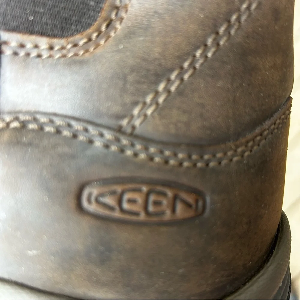 Keen boots insulated & waterproof. Got them for son for college, nice slip on!